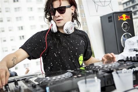 what kind of music does skrillex make? how does skrillex's music reflect his personal struggles and triumphs?